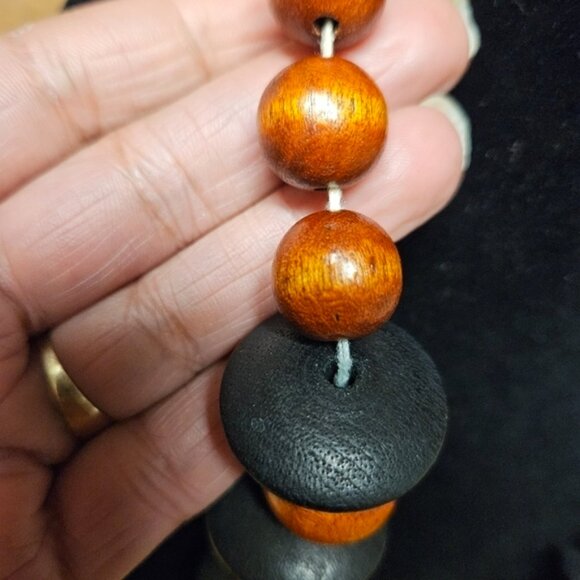Vintage 80s Chunky Wood Orange Beads and Black Disc Necklace - Picture 4 of 5